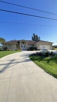 213 SE 21st St in Cape Coral, FL - Building Photo