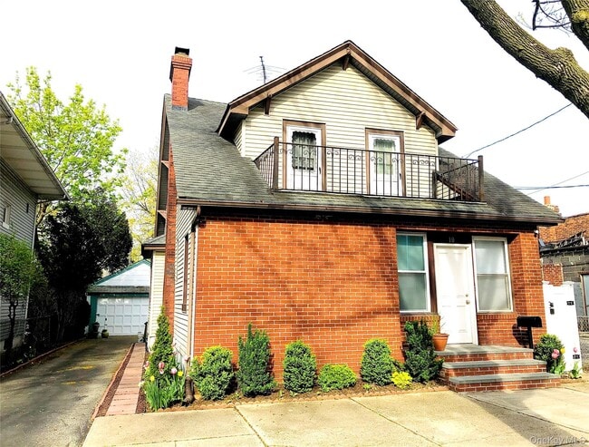 property at 10 Park Pl