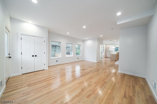 105 N Fullerton Ave in Montclair, NJ - Building Photo - Building Photo