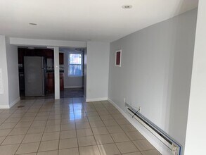 1221 S 52nd St in Philadelphia, PA - Building Photo - Building Photo