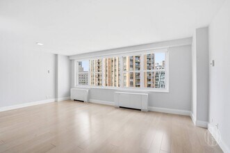 155 W 68th St in New York, NY - Building Photo - Building Photo