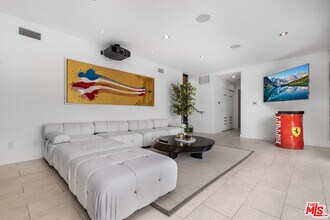 2260 Maravilla Dr in Los Angeles, CA - Building Photo - Building Photo