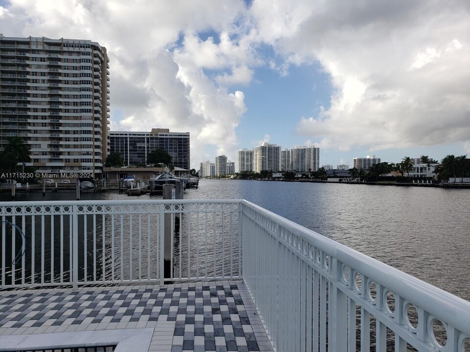 1913 S Ocean Dr in Hallandale Beach, FL - Building Photo