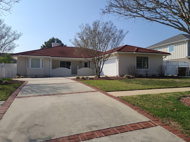 1905 Catamaran Dr in Navarre, FL - Building Photo - Building Photo