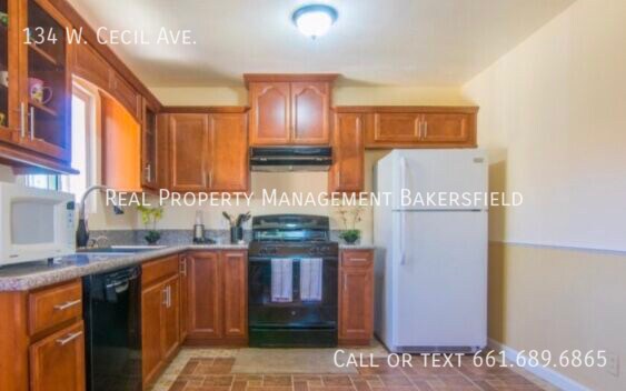 134 W Cecil Ave in Delano, CA - Building Photo - Building Photo