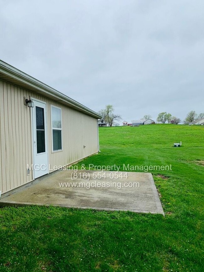 107 Golfview Dr in Pleasant Hill, MO - Building Photo - Building Photo
