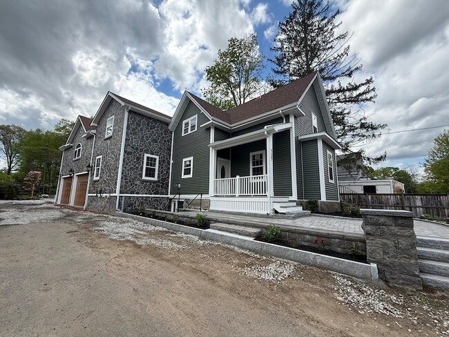 137 Union St, Unit 2 in Randolph, MA - Building Photo - Building Photo