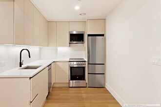 130 Hope St-Unit -216 in Brooklyn, NY - Building Photo - Building Photo