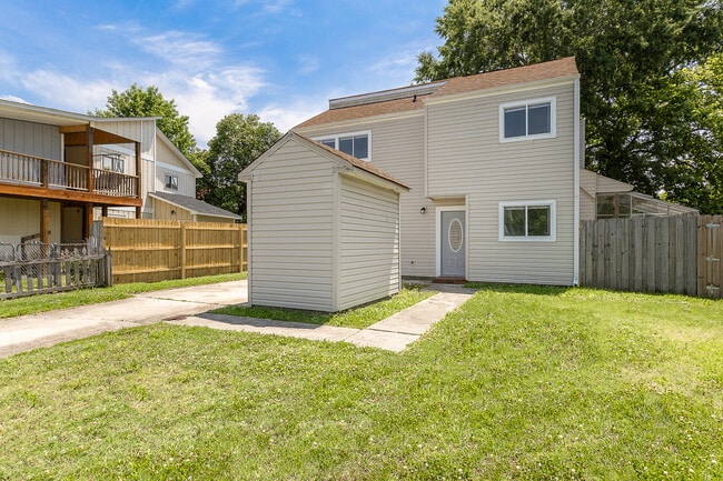 220 W Saltwood Pl
