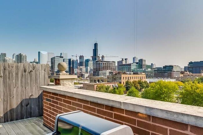 1116 W Hubbard St, Unit 4W in Chicago, IL - Building Photo - Building Photo