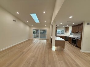 28112 Village 28 in Camarillo, CA - Building Photo - Building Photo