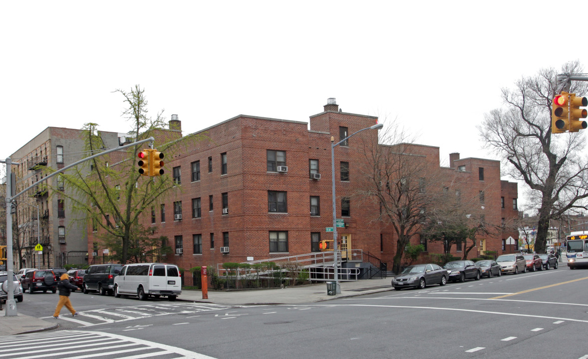 1056 Saint Nicholas Ave in New York, NY - Foto de edificio