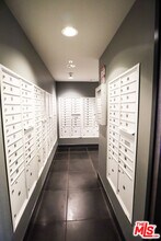 21301 Erwin St in Los Angeles, CA - Building Photo - Building Photo