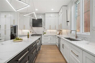 5129 Fifth Ave, Unit 15 in Pittsburgh, PA - Building Photo - Building Photo
