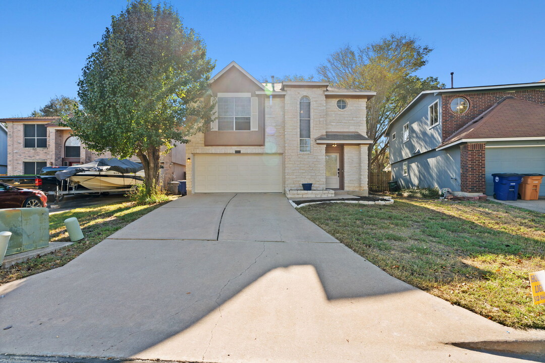 8803 Dandelion Trail in Austin, TX - Building Photo