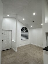 10521 SW 158th Ct, Unit 208 in Miami, FL - Foto de edificio - Building Photo