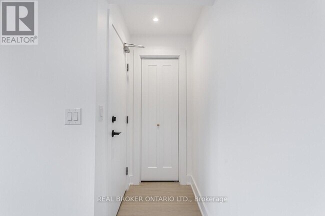 185 Bowie Ave in Toronto, ON - Building Photo - Building Photo