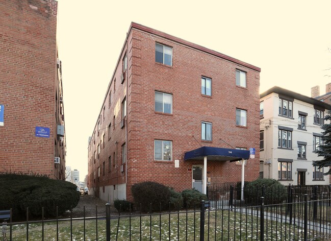 Garden Hill Apartments in Hartford, CT - Foto de edificio - Building Photo