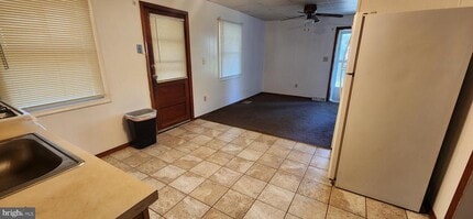 5 Oak Ave in Pasadena, MD - Building Photo - Building Photo