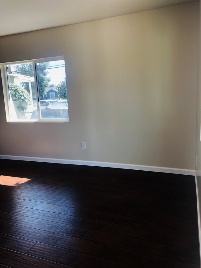 14643 Chatsworth St in Los Angeles, CA - Building Photo - Building Photo