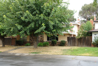 2844 Norcade Cor in Sacramento, CA - Building Photo - Building Photo