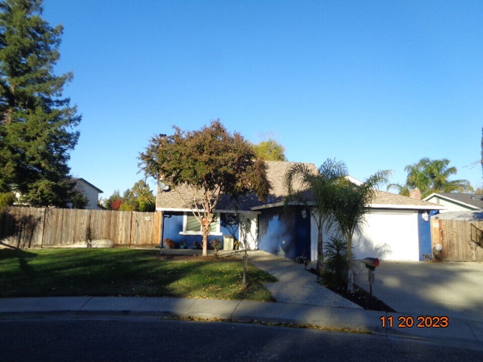 720 Devonshire Ct in Dixon, CA - Building Photo