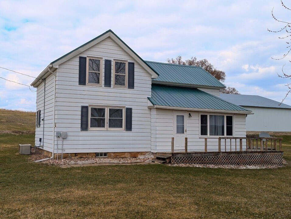 W1056 Co Rd D in Mondovi, WI - Building Photo