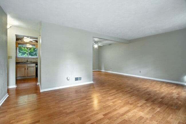 560 Monticello Dr in Delmont, PA - Building Photo - Building Photo