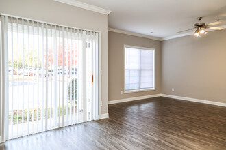 Rosecroft Apartments I in Charlotte, NC - Building Photo - Interior Photo