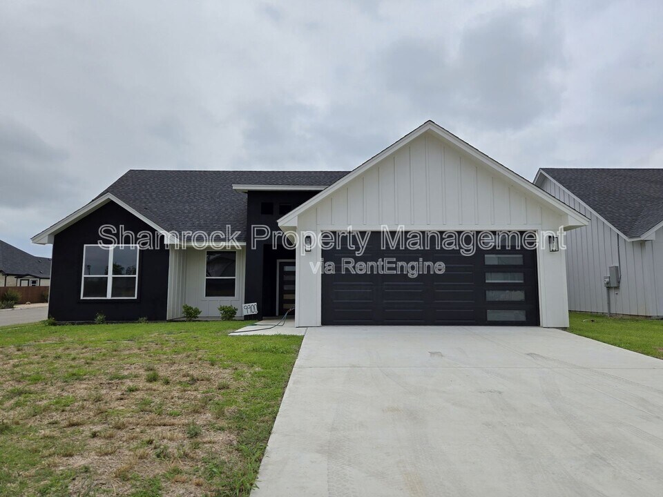 9900 Ridings Dr in Waco, TX - Building Photo
