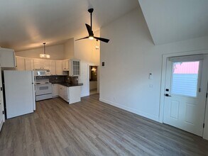 109 NW Broadway St in Bend, OR - Building Photo - Building Photo