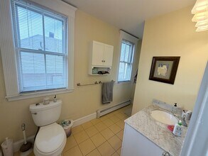 79 College Ave, Unit 3 in Somerville, MA - Foto de edificio - Building Photo