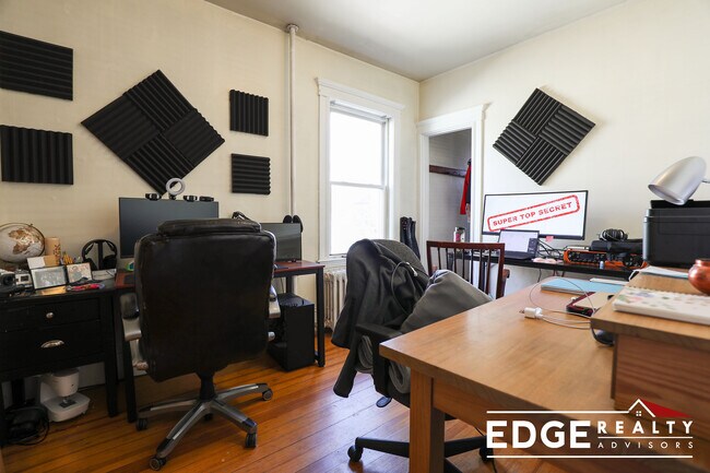 41 Easton St, Unit 2 in Boston, MA - Foto de edificio - Building Photo