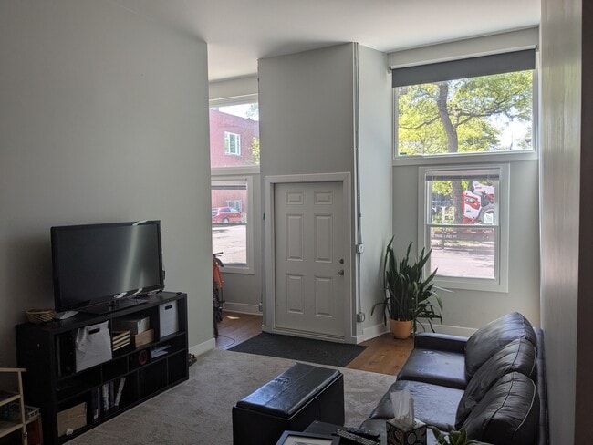 2500 W Thomas St, Unit 1