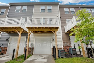 18315 Reaper Hl Ct in Triangle, VA - Building Photo - Building Photo