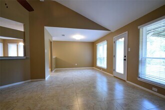 2215 Friarwood Trail in Houston, TX - Building Photo - Building Photo