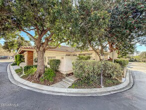 655 Arroyo Oaks Dr in Westlake Village, CA - Building Photo - Building Photo