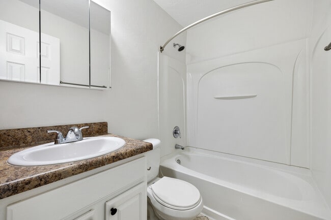 Topaz Grove in Tallahassee, FL - Building Photo - Interior Photo