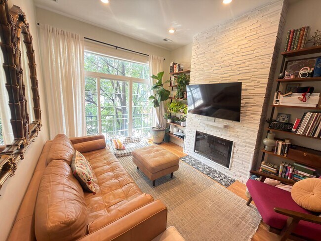 property at 1508 W Erie St