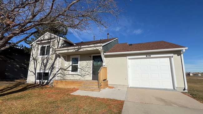 property at 962 Red Cloud Ct