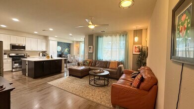 27 Rogers Ln in Pleasanton, CA - Building Photo - Building Photo