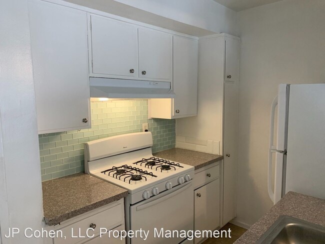 114 S Gramercy Pl-Unit -Unit 101-3 in Los Angeles, CA - Building Photo - Building Photo