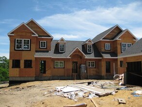 20 Canoe Place Rd in Hampton Bays, NY - Building Photo - Building Photo