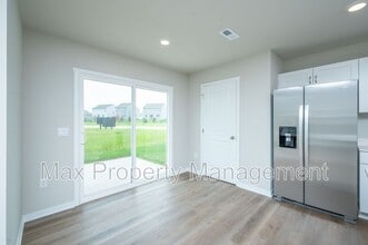 4582 SE Rockford Ave in West Des Moines, IA - Building Photo - Building Photo