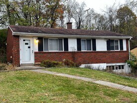 510 Aura Dr in Monroeville, PA - Building Photo