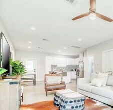 119 E 32nd St-Unit -ID1060787P in Houston, TX - Building Photo - Building Photo