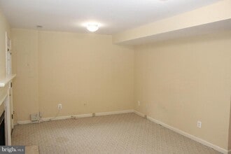 2555 Chase Wellesley Dr in Herndon, VA - Building Photo - Building Photo