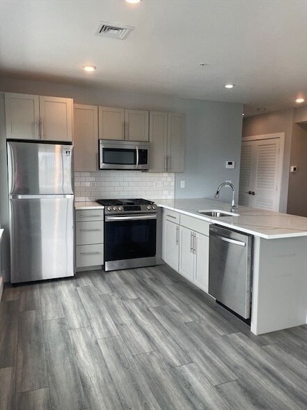 55 W Fifth St, Unit 601 in Boston, MA - Building Photo - Building Photo