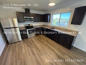 2155 N Wahanna Rd in Seaside, OR - Foto de edificio - Building Photo