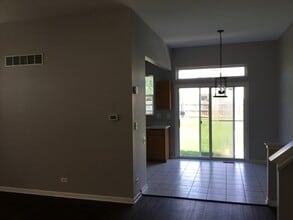 2364 Chesapeake Bay in Elgin, IL - Foto de edificio - Building Photo